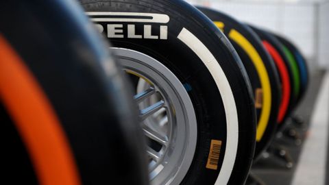 Neumticos de Pirelli preparados para la prxima carrera de frmula 1.