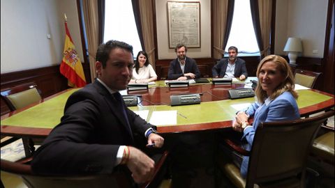 El secretario general del PP, Teodoro Garca Egea, y la presidenta del PP de la Comunidad de Navarra, Ana Beltrn, participaron en la reunin con los miembros de la direccin de Vox