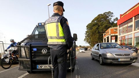 Imagen de un control de la Polica Nacional en Vigo.