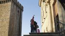 Unos turistas se hacen un selfi en Monforte, municipio en el que hay 87 viviendas tursticas