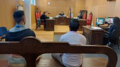 Los acusados, durante el juicio en Ourense