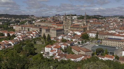 La Catedral no acapara todas las miradas cuando está la noria, aunque desde ella se vea como nunca antes.
