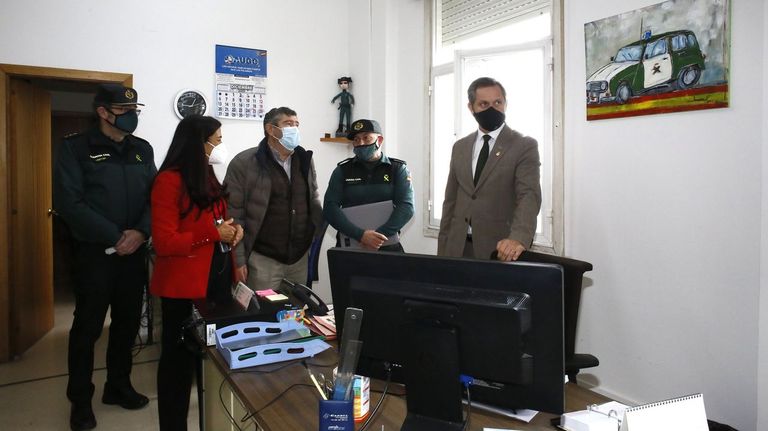 La visita en diciembre del 2021 del delegado del Gobierno, José Quiñones, al cuartel de la Guardia Civil de Burela, cuando anunció la inversión de 7,7 millones