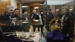 El obispo de Ourense, Leonardo Lemos, inaugur la muestra acompaado del presidente de la Diputacin, Luis Menor, y la alcaldesa de Castro Caldelas, Sara Ins Veiga 