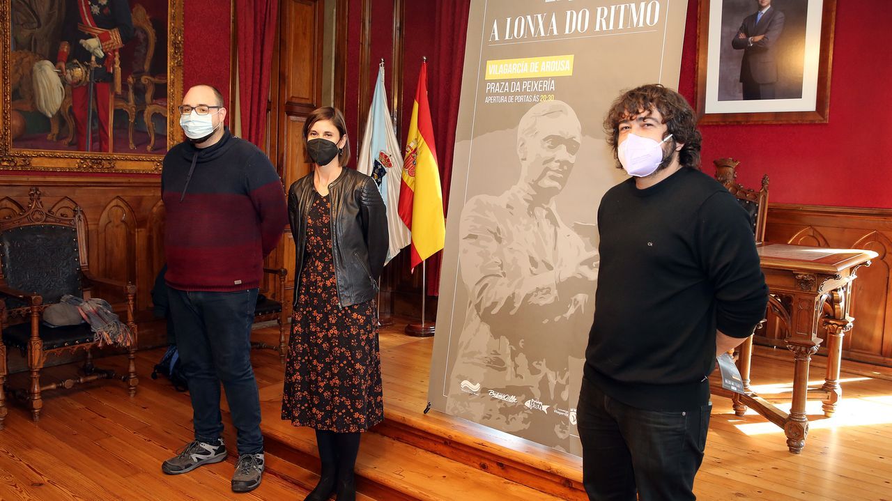 Las fotos del Xoves de Comadres en Monforte, Sober y Pantn.Calles en A Corua durante el carnaval.