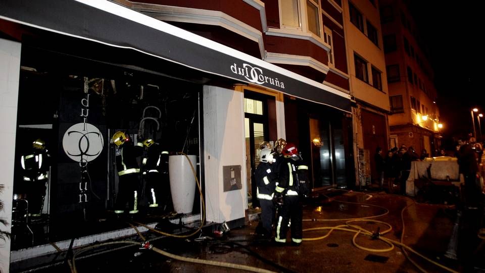 Un incendio calcina un pub del Orzán en A Coruña