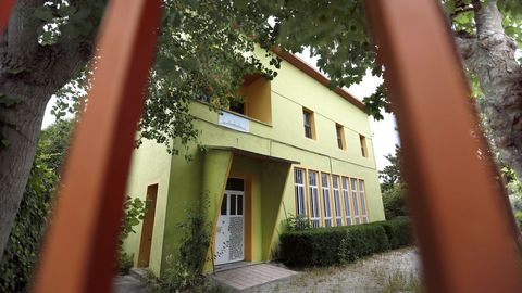 Escuela unitaria de O Saltiño, en Boiro, que cerró en el año 2017 porque no se matriculó ningún niño