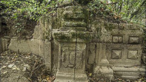 Un vestigio de la decoración pétrea del templo desaparecido