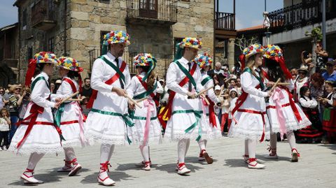 Da das Letras de Ourense.Os danzantes de Vilanova son un dos atractivos de Raigame