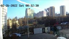 Un proyectil impacta en un bloque de apartamentos de Kiev