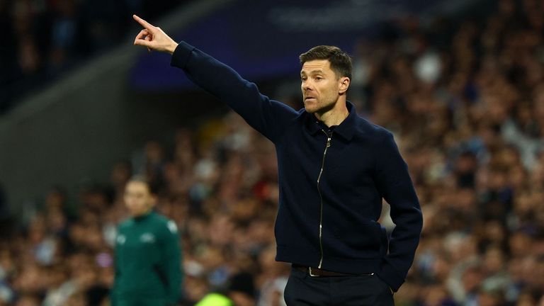 La plantilla del Real Madrid cierra filas con Xabi Alonso