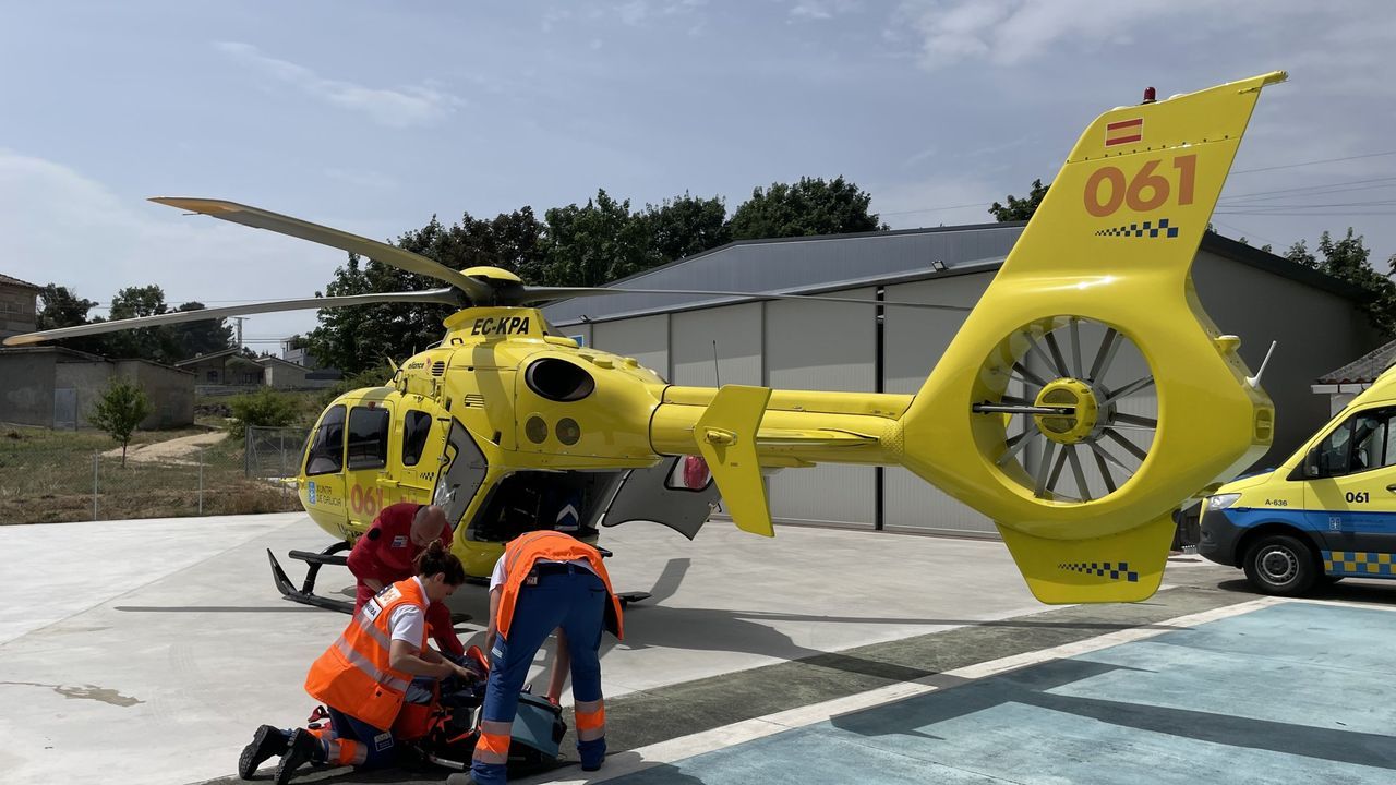 ExposicinXeracin Lder en Sarria.Fue movilizado el helicptero medicalizado con base en Ourense