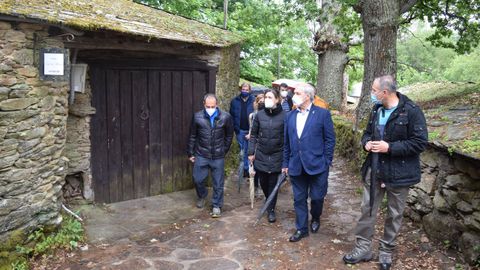 El acto en el que participaron Jos Tom y Pilar Garca Porto comprendi una visita al conjunto de antiguas bodegas de Vilach de Salvadur