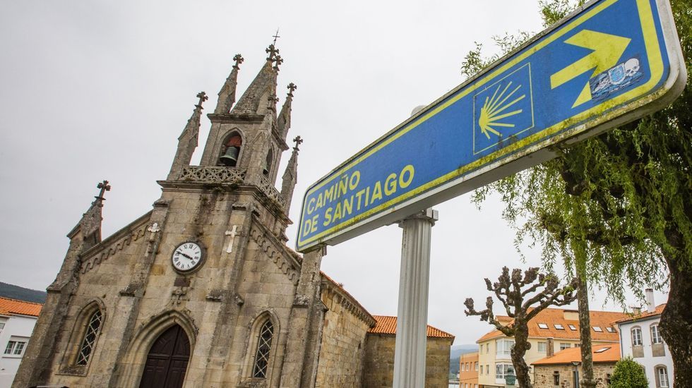 Vista frontal da igrexa de San Marcos de Corcubi�n