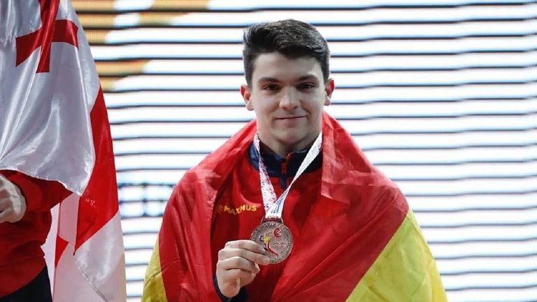 Alberto Fernández con la medalla de bronce que consiguió en el Campeonato de Europa