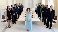 Primera reunin del Consejo de Gobierno de la Comunidad de Madrid, donde Ayuso viste el vestido que un medio calific de insinuante, desatando cierta polmica en la red
