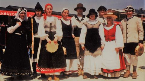 Primeira actuación de A Volta do Agro, o 1 de maio de 1995, na Festa da Filloa de Muimenta