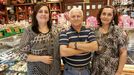 Miguel, entre sus hijas, Pilar y Gloria, en una imagen del 2009