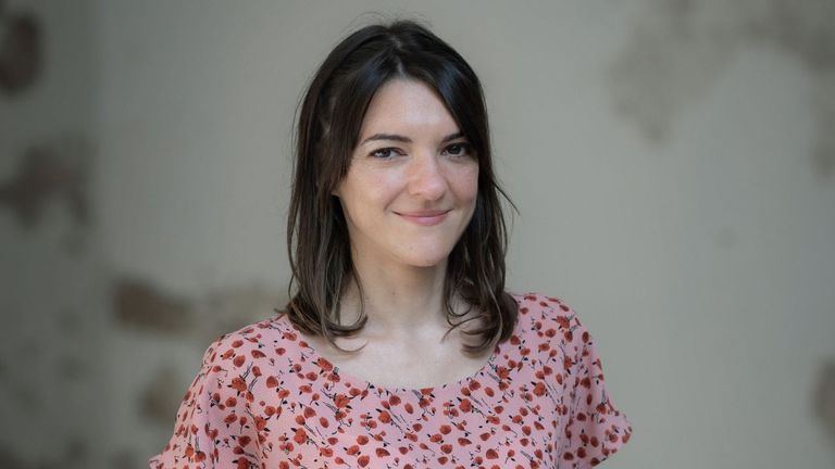 Cristina Araújo explora los estragos de la fama, el amor y las adicciones