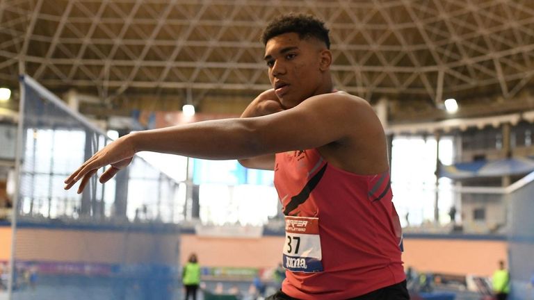 Hugo Casañas bate el récord de lanzamiento de peso en el Campeonato de España sub-18