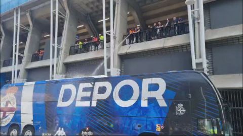 Arde el techo del bus del Deportivo: la anécdota de la llegada a Riazor