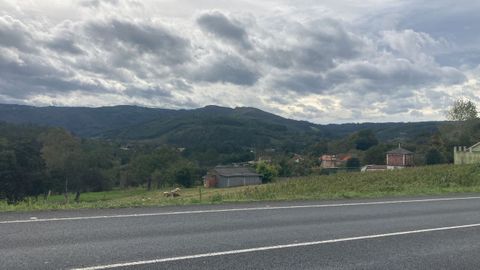 La torreta anemométrica de Anca ya no se veía el domingo, según algún vecino de Naraío