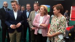 La delegada del Gobierno, Delia Losa, entre Jos� Mar�a P�rez (PSOE) y la alcaldesa de Gij�n, Carmen Moriy�n, durante su visita a la Feria de Muestras