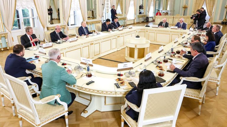 Putin sugiere a la UE cómo puede mediar para la paz y a la vez le acusa de suministrar drones a Ucrania