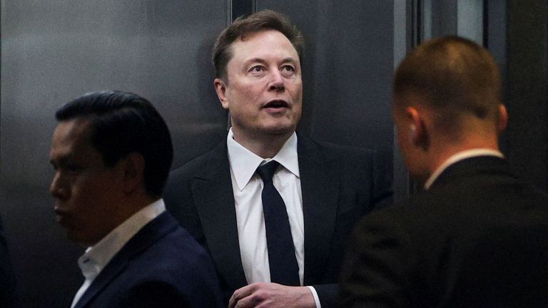 Elon Musk abandonó OpenAI para entrar en la carrera de la IA