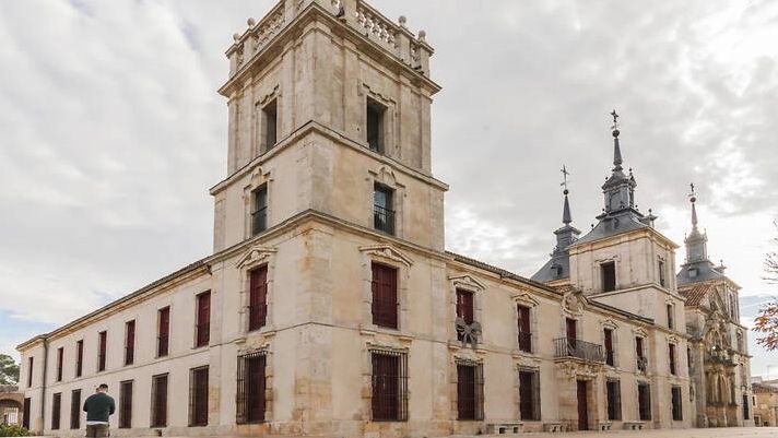 Brais M�ndez: �Con solo contar lo que te pasa, puedes ayudar a que otro no se sienta invisible�.Imagen del Palacio de Goyeneche, que forma parte de todo un complejo arquitect�nico barroco