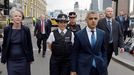 El alcalde de Londres, Sadiq Khan, visita la escena de los ataques junto a la comisaria de la Policía Metropolitana Cressida Dick