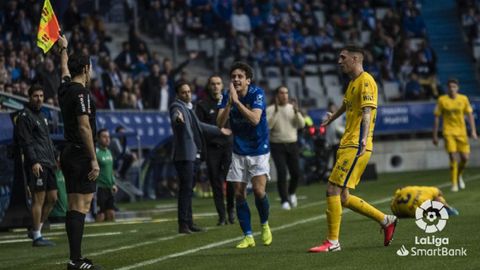 Marco Sangalli protesta una accin en el Real Oviedo-Alorcn