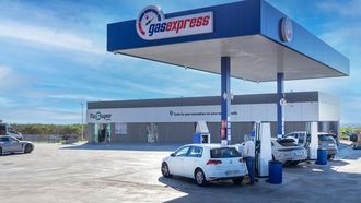 Modelo de gasolinera de Gasexpress y supermercado Tu Super Express en Puzol, en Valencia, muy similar al que se instalar en As Gndaras