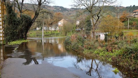 Carretera de Eirasvedras cortada por inundacin