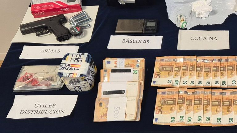 Detenido un joven con más de 20.000 euros y 100 gramos de cocaína en un piso de Vigo