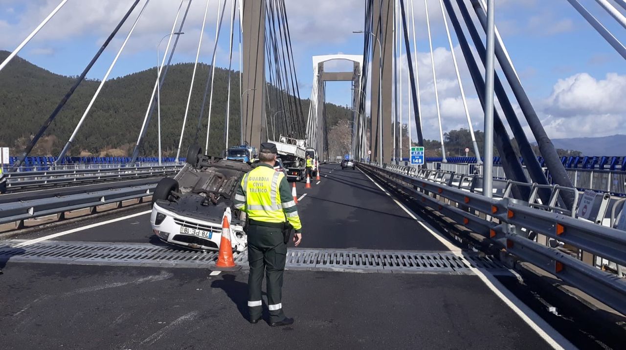 Andes La ciudad Deportista Cortado el puente de Rande por un coche volcado