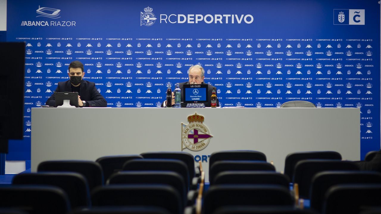 Arsenio Iglesias,�91 a�os de leyenda deportivista.V�ctor Garc�a, junto a H�ctor Hern�ndez, en un entrenamiento del Deportivo en Abegondo