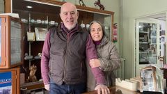 A María José y Pablo, joyeros de Becerreá, les faltan unos meses para jubilarse.