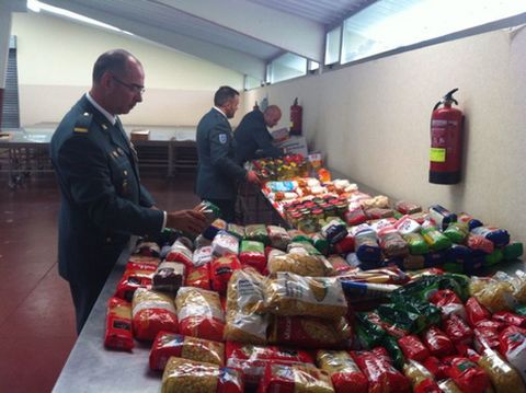 La Guardia Civil de Curtis logr reunir dos toneladas de alimentos para los ms necesitados