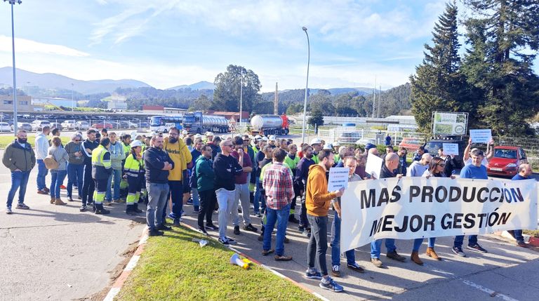 Protesta de los trabajadores de ENCE en Navia