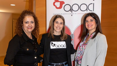 De izquierda a derecha: Carmen María Antuña González, secretaria de APACI; Ana Fernández, presidenta de APACI; y Miriam Ríos Alfaro, vicepresidenta de APACI