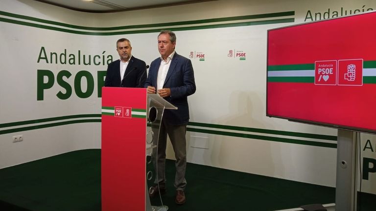 Juan Espadas durante la rueda de prensa que ofreció en Almería.