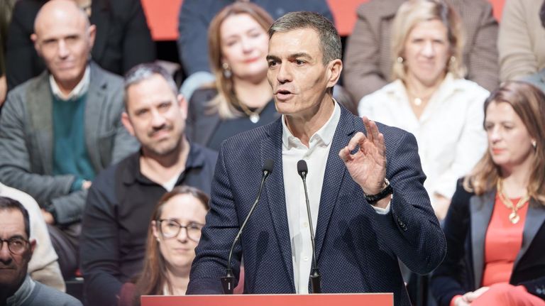 El PSOE no frena a Vox: lo refuerza