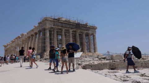 La intensa ola de calor que azota Grecia obliga a cerrar la Acrópolis