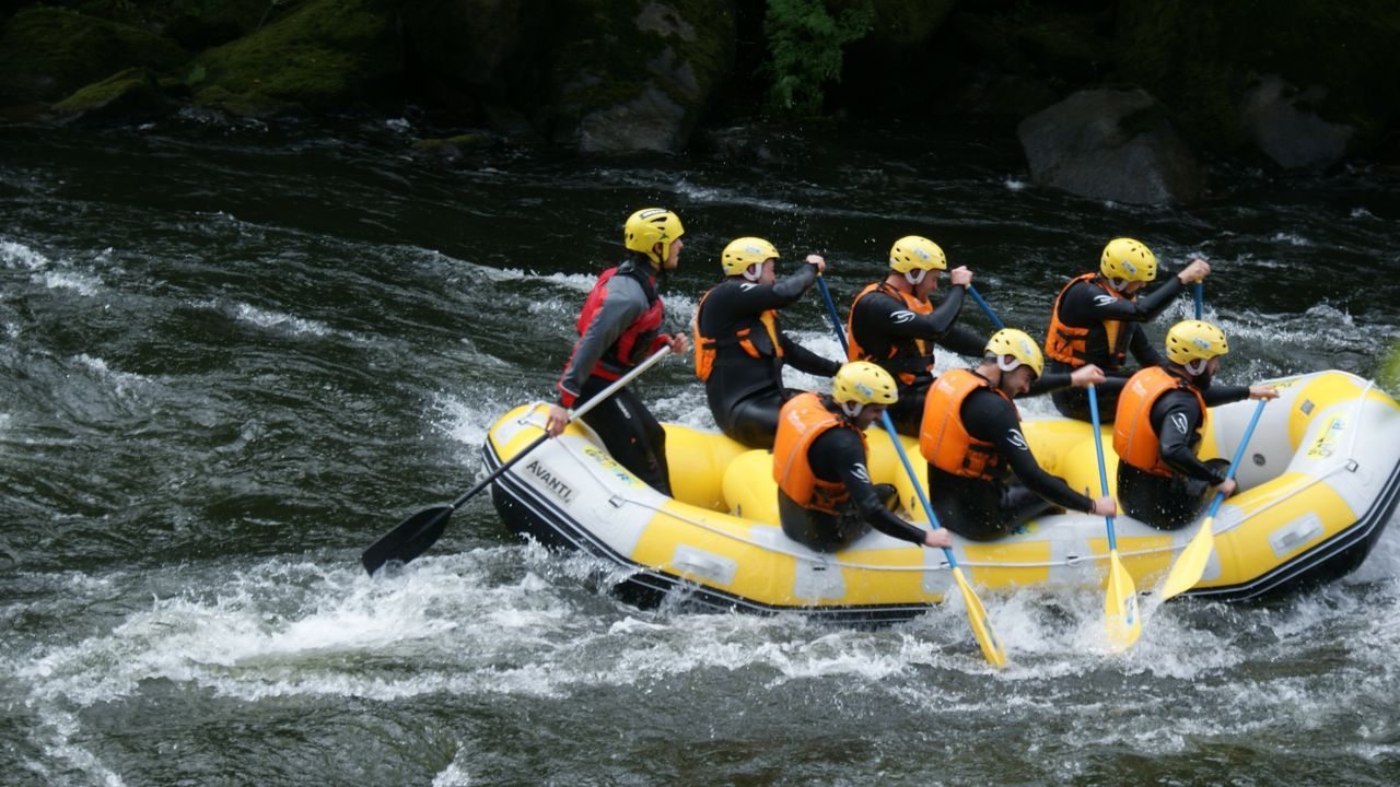 Sitios para visitar en A Maria, adems de As Catedrais y O Fucio do Porco.El rafting es una de las experiencias acuticas organizadas en Galipark 