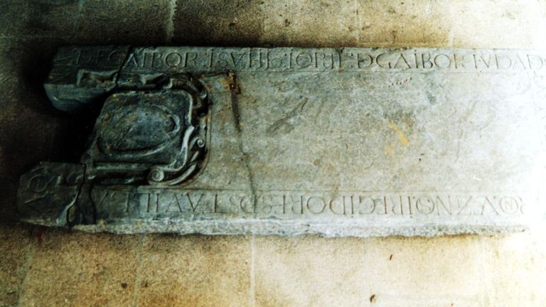 Lápida funeraria de Juan de Gaibor, importante familia de judeoconversos que tenía panteón en el desaparecido convento del Campo de San Antonio