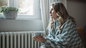 Las mujeres son ms propensas a experimentar la sensacin de fro constante que los hombres.