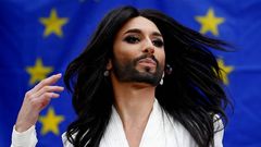 Conchita Wurst canta en el Parlamento europeo