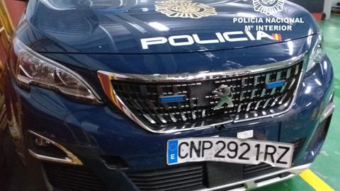 As qued el coche de Polica Nacional que fue embestido por el conductor a la fuga