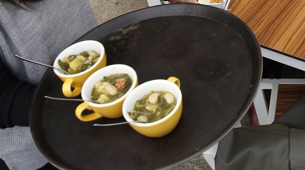 A representaci&oacute;n correr&aacute; a cargo de Ibuprofeno Teatro.Rebeca Montero, no centro, no seu papel de sor Elvira